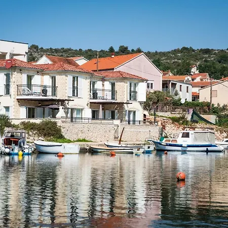 Villa Tipa 2 *