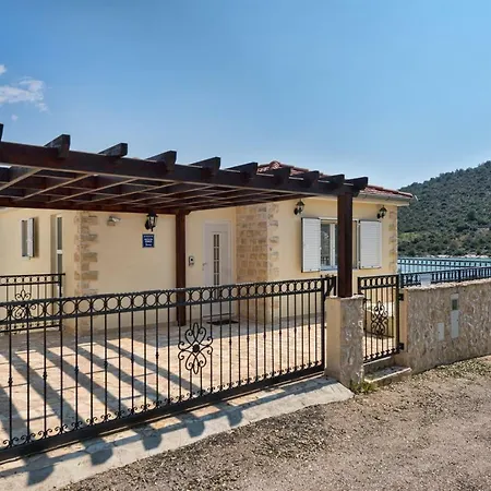 Villa Tipa 2 *