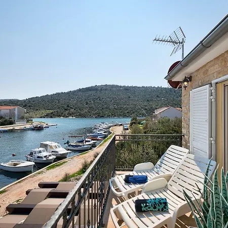 Villa Tipa 2 *
